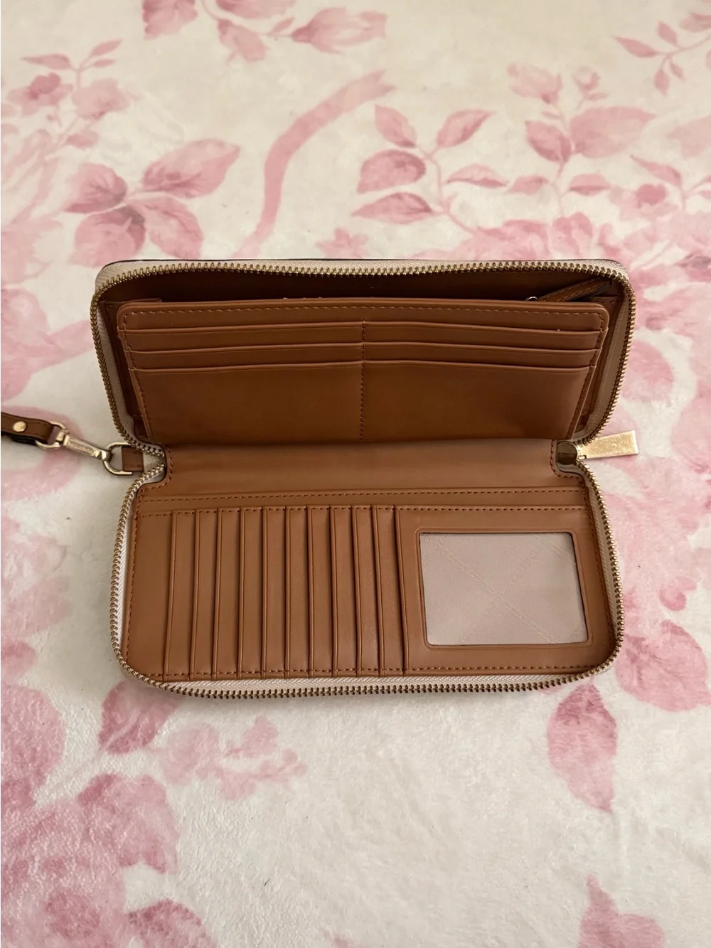 Michael Kors Ivory Tan MK Logo Zip Wallet Wristlet - Picture 2 of 3